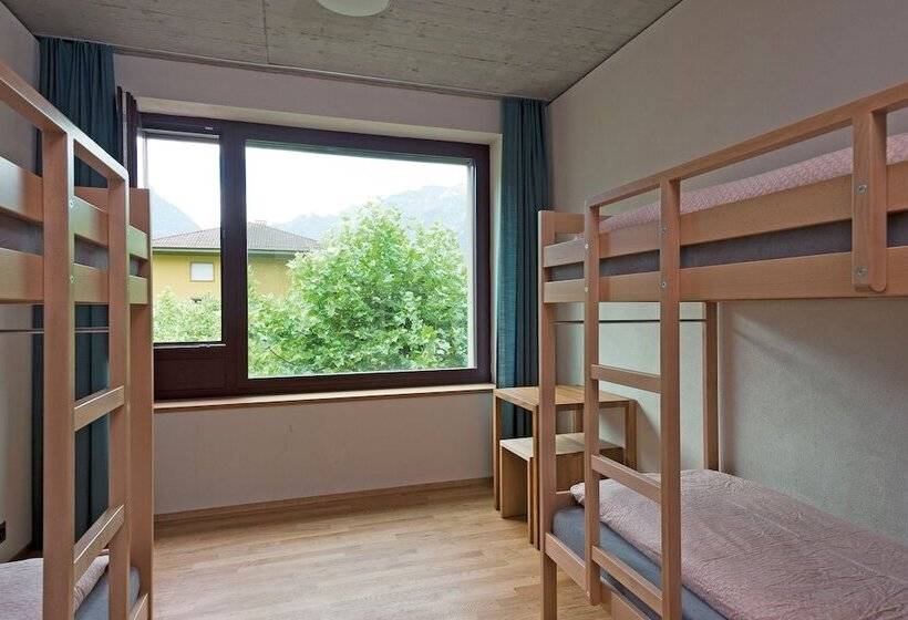 标准四人间共用浴室, Interlaken Youth Hostel