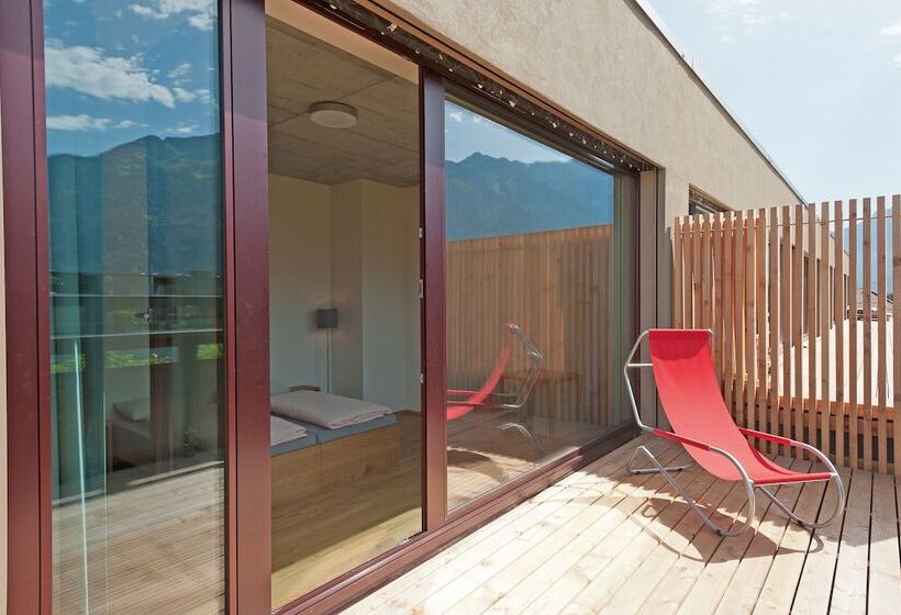 标准间带阳台, Interlaken Youth Hostel