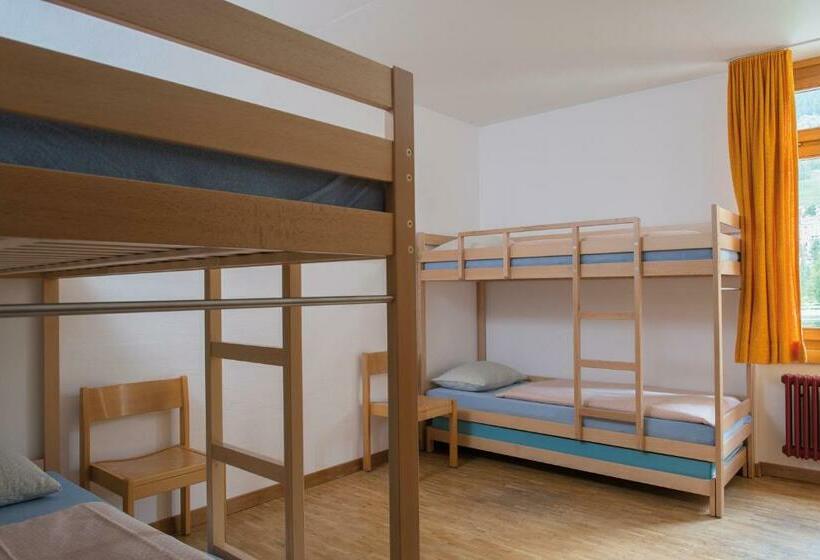 Standard 4 Pers. Værelse Delt Badeværelse, Pontresina Youth Hostel