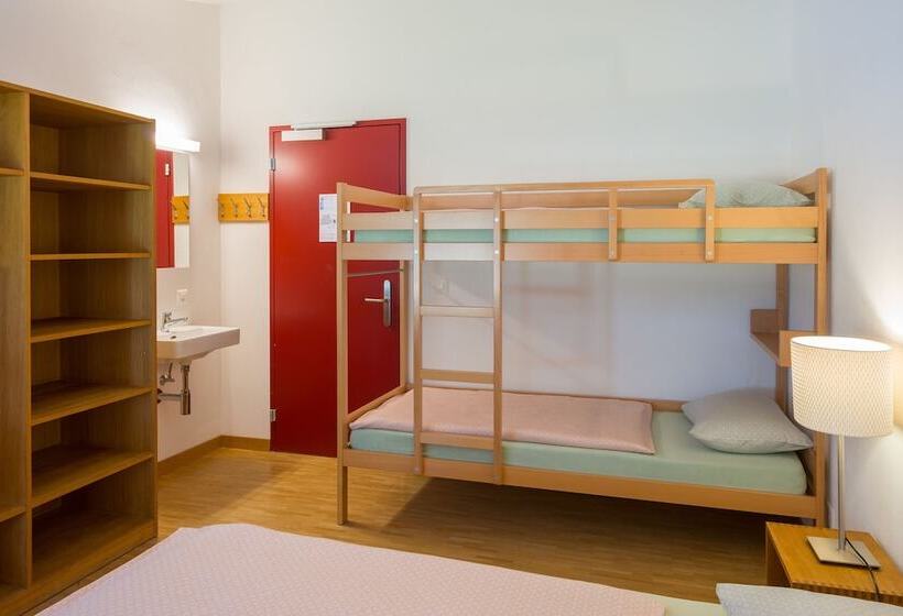 Standard 4 Pers. Værelse Delt Badeværelse, Pontresina Youth Hostel