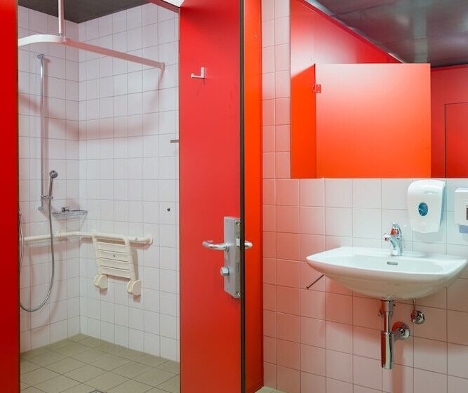 Standard 4 Pers. Værelse Delt Badeværelse, Pontresina Youth Hostel