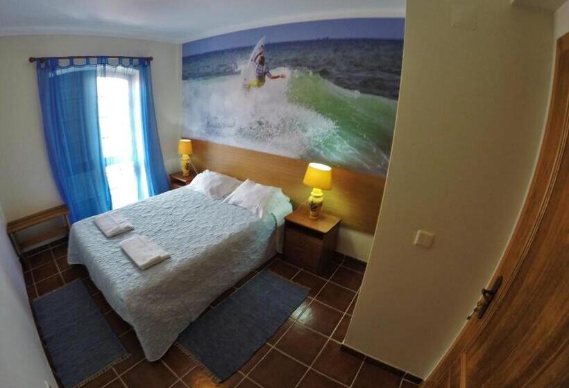 Номер Стандарт Вид на Море с Балконом, Supertubos Beach Hostel
