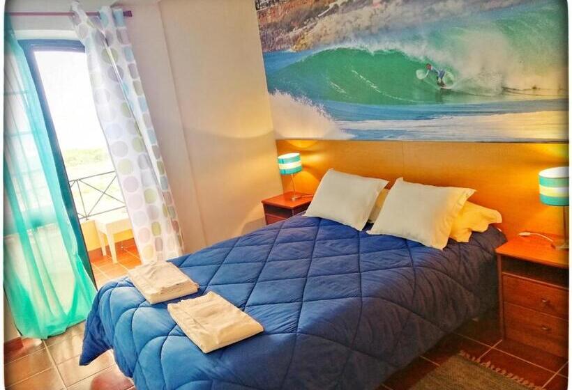 Номер Стандарт Вид на Море с Балконом, Supertubos Beach Hostel