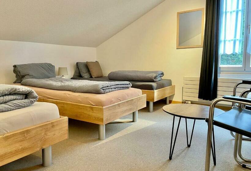 غرفة قياسية ثلاثية, Viva Hostel