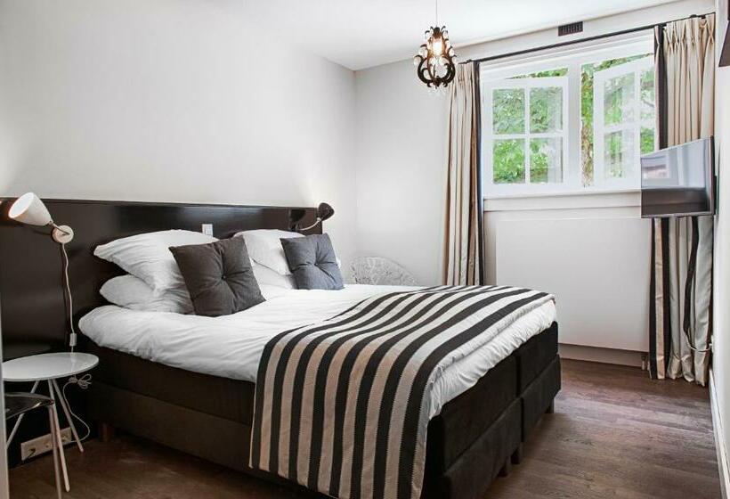 חדר בסיסי, Zoomers Aan Het Bos