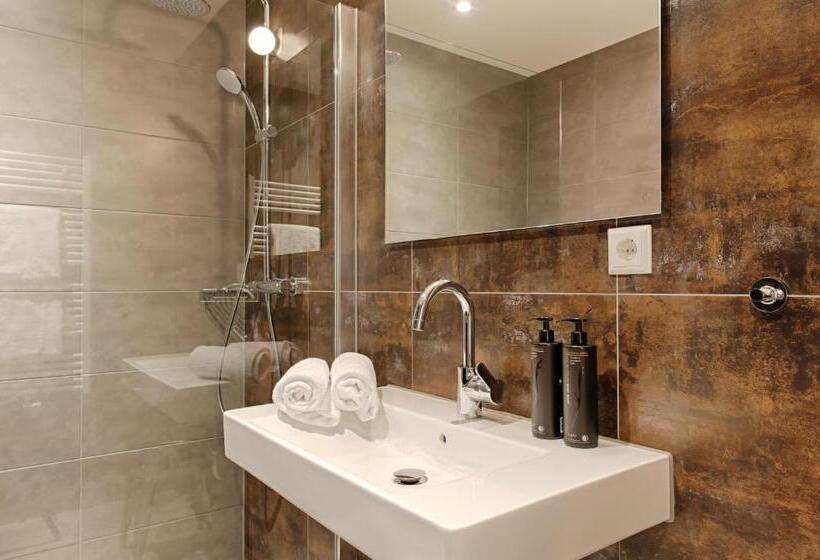 חדר אקונומי, Zoomers Aan Het Bos