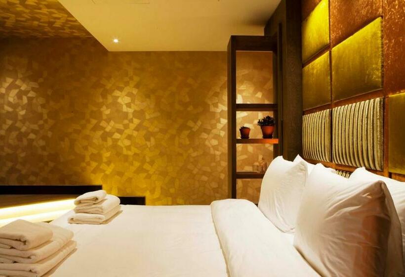 豪华套房, Manzo's Suites
