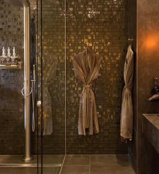标准间, Manzo's Suites