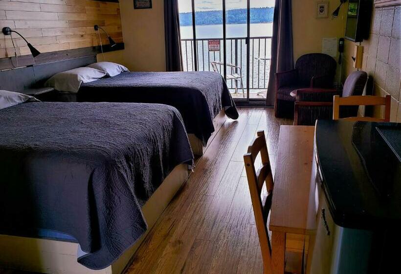 オーシャンビュースタンダードルームバルコニー付き, Above Tide Motel
