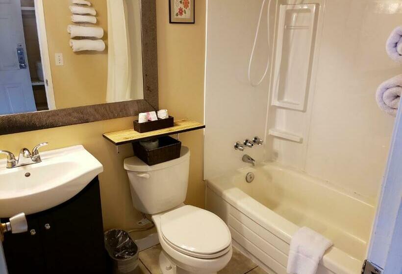 חדר סטנדרט נוף לים עם מרפסת, Above Tide Motel