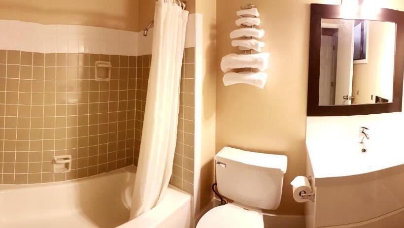 クイーンサイズベッドのスイートルーム, Above Tide Motel
