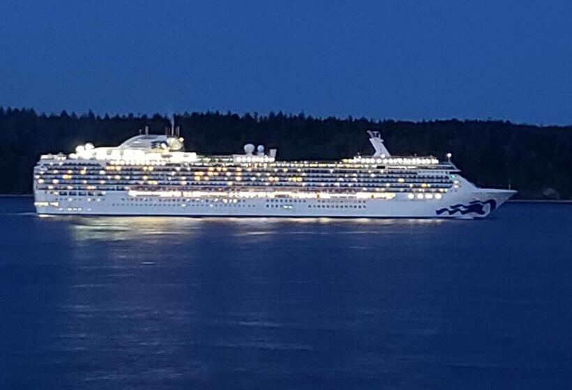 סוויטה עם מיטת קווין, Above Tide Motel