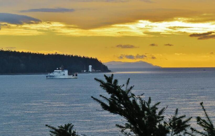 סוויטה עם מיטת קווין, Above Tide Motel