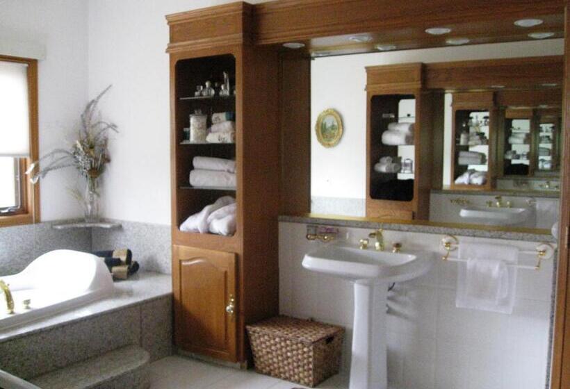 غرفة قياسية سرير كينج, Rolling Hills Country Resort Bed And Breakfast