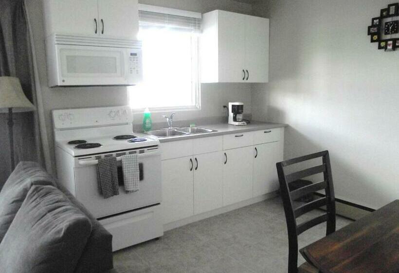 패밀리 룸, Stratford Motel
