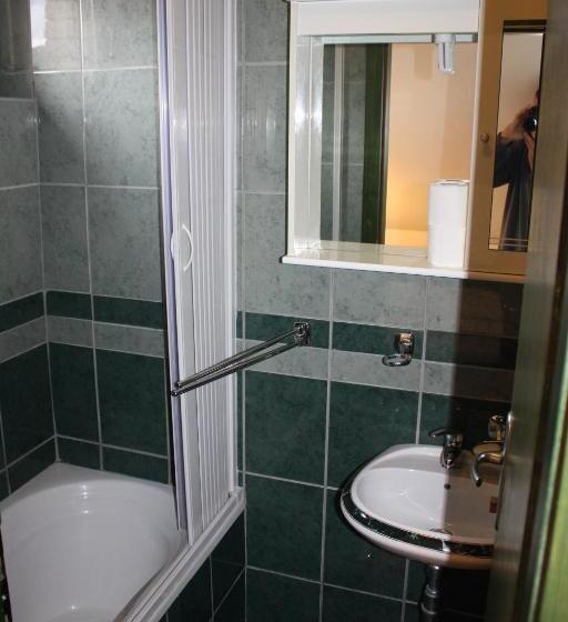اتاق استاندارد سه نفره, Guesthouse Kraljica