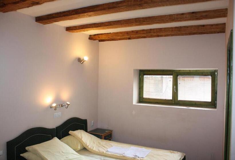 اتاق استاندارد سه نفره, Guesthouse Kraljica