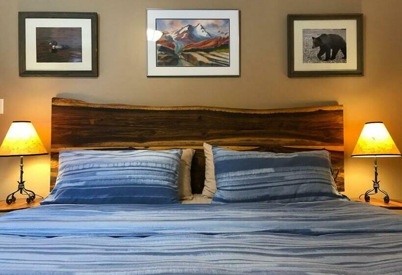 Номер Deluxe Кровать Кинг, Canadian Rockies Inn   Adults Only