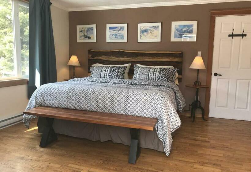 Люкс Кровать Кинг, Canadian Rockies Inn   Adults Only