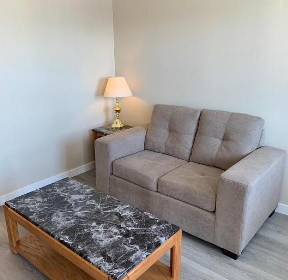 スイート, Red Deer Inn & Suites