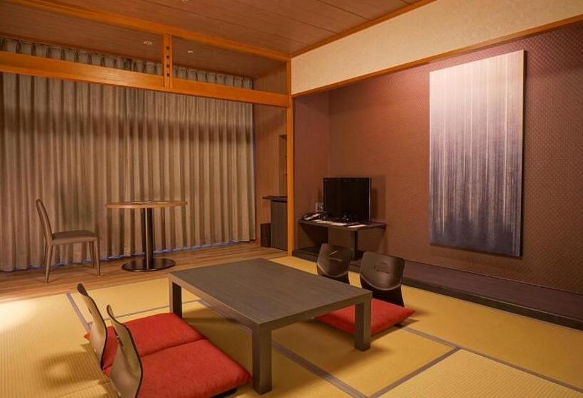 Четырехместный Номер Стандарт Вид на Сад, Nanki Shirahama Marriott