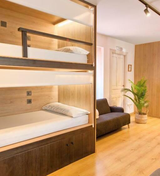 سرير فى غرفة مشتركه, Albergue Lamorena