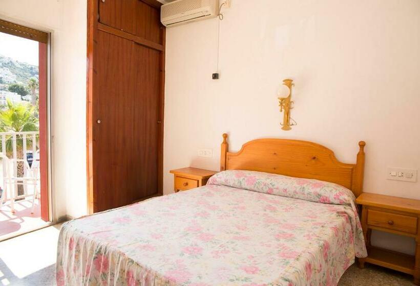 标准间带阳台, Hostal Susi