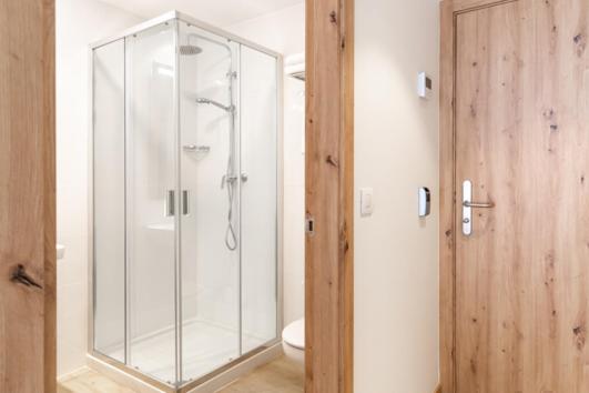 اتاق لوکس با بالکن, Adeko