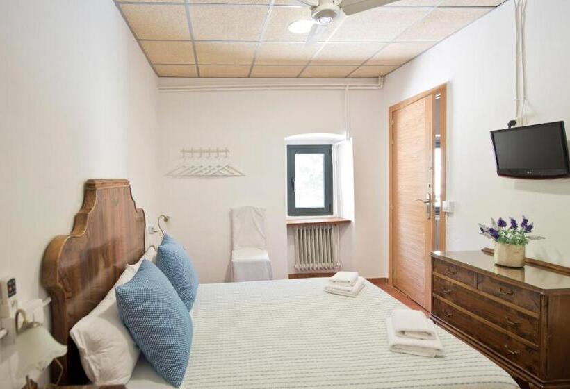 Семейный Номер, Hostal La Salut De Terrades