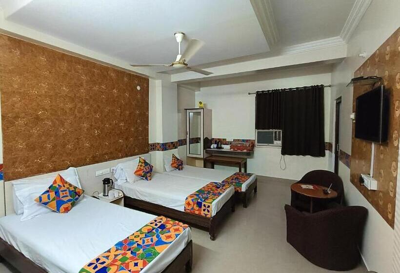 Трехместный Номер Deluxe, Omni Plaza