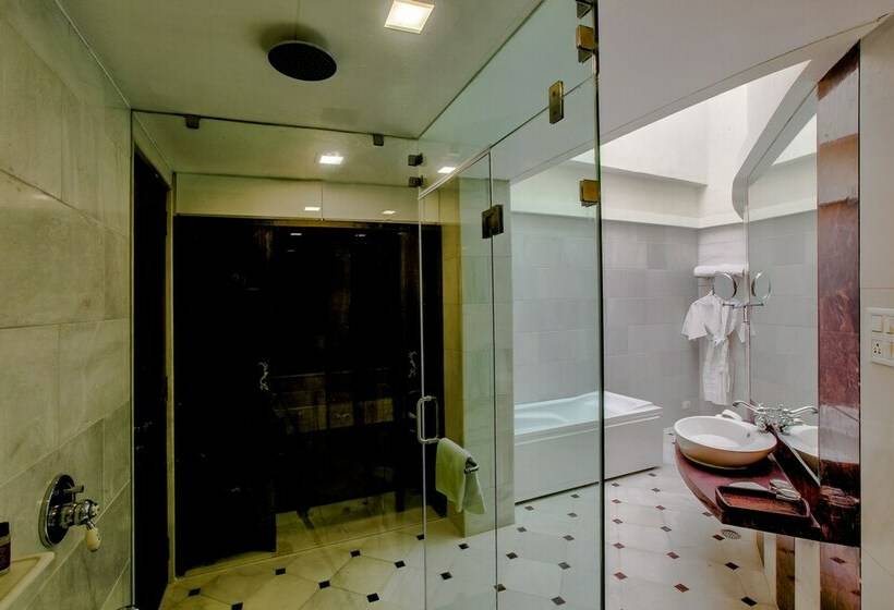 سوئیت رویال, Shouryagarh Resort & Spa