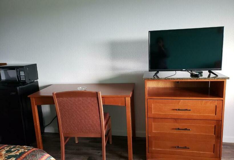 キングサイズベッドのスタンダードルーム, Budget Inn