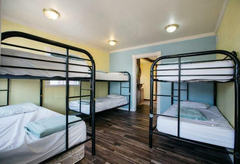 Кровать в Общей Комнате, The Hostel California
