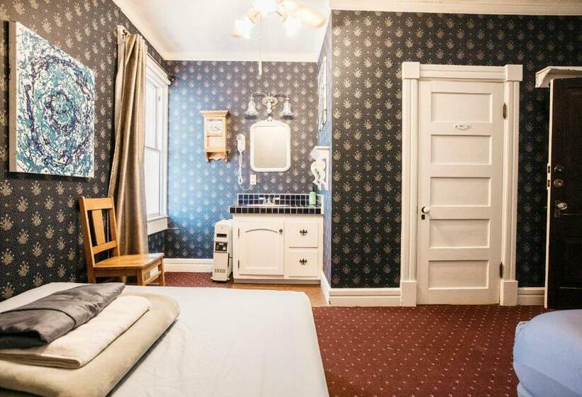 Номер Стандарт, The Hostel California