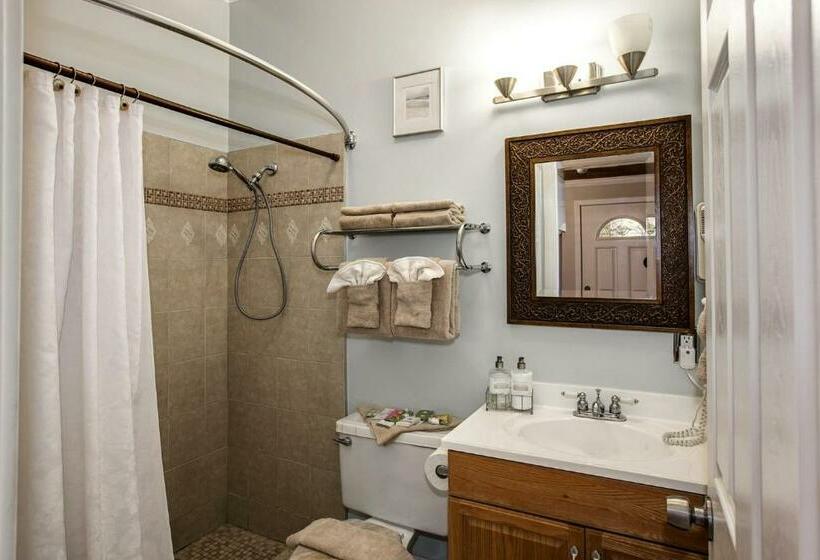 Бунгало Стандарт, Beachwood Condos & Resort