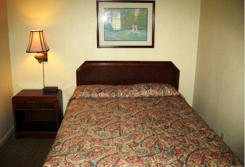 Номер Стандарт, Golden West Motel