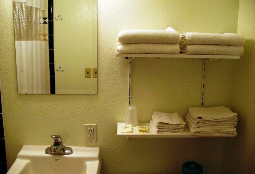 Номер Стандарт 2 Двуспальные Кровати, Golden West Motel