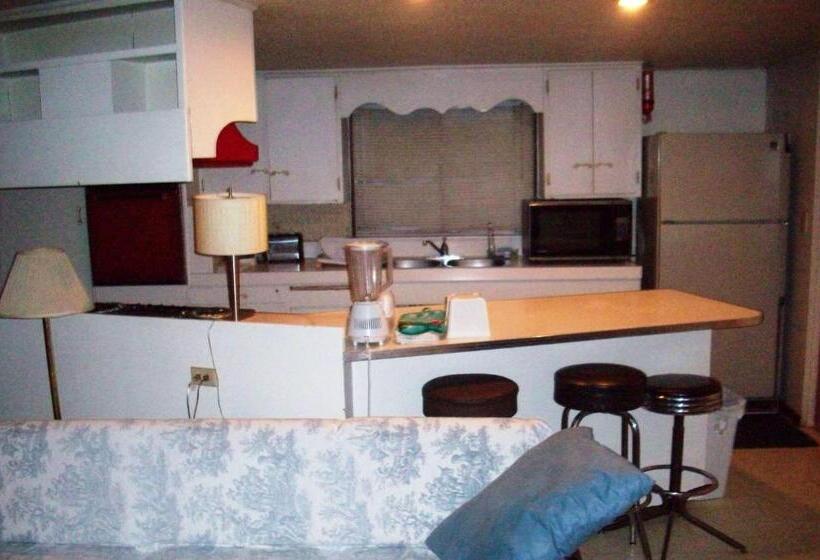 패밀리 룸, Hilander Motel