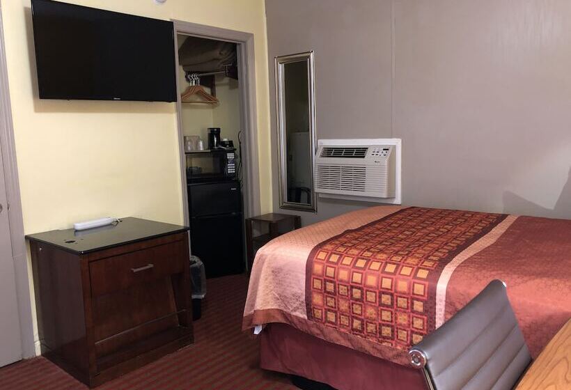 Номер Стандарт 2 Двуспальные Кровати, Ellijay Inn   Downtown Ellijay