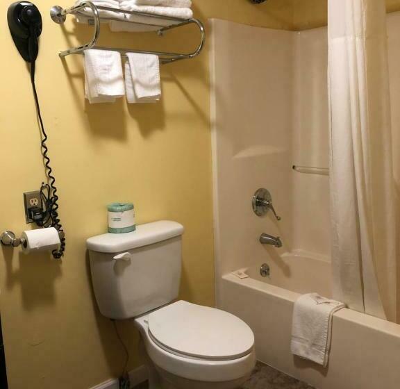 Номер Стандарт Трехместный, Ellijay Inn   Downtown Ellijay