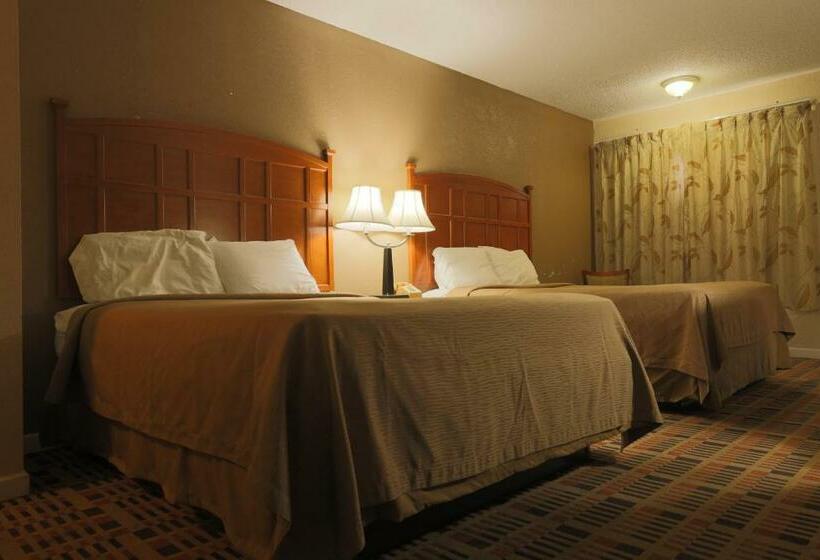 带2个双人床的标准工作室, Travelers Inn Elizabethton