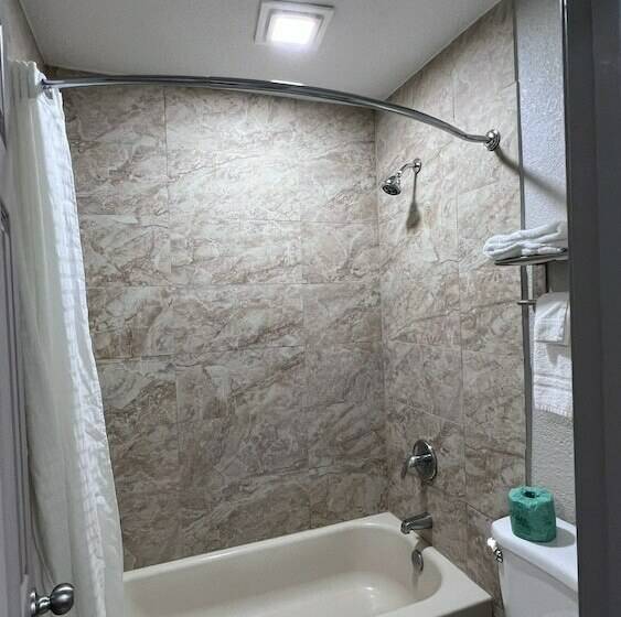 带2个双人床的标准工作室, Value Lodge