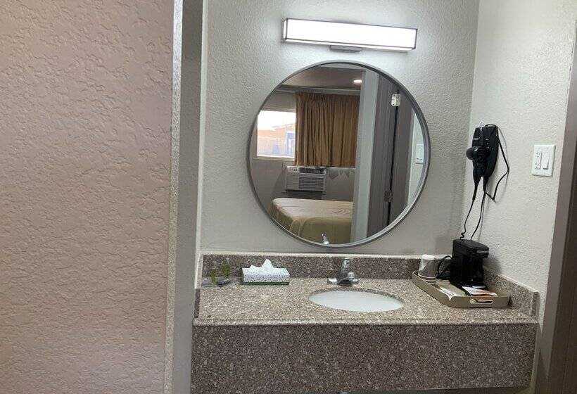 带2个双人床的标准工作室, Value Lodge