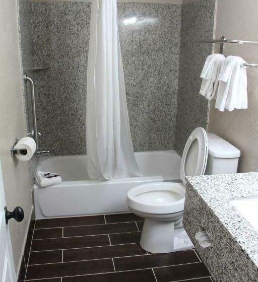 带大床的标准间, Westbridge Inn & Suites