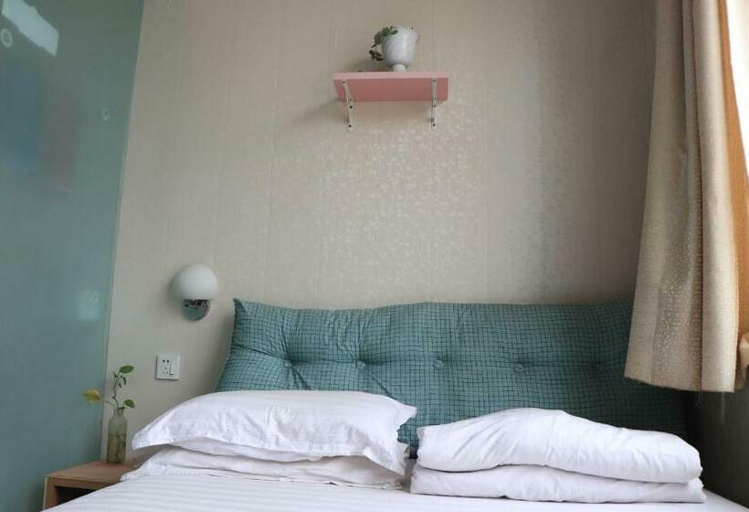 Номер Стандарт, Hongmen Hostel