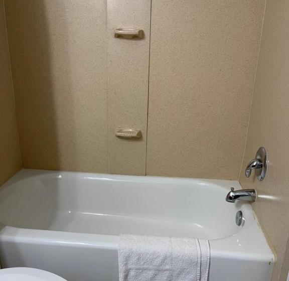 Номер Стандарт, Budget Inn Temple Hills