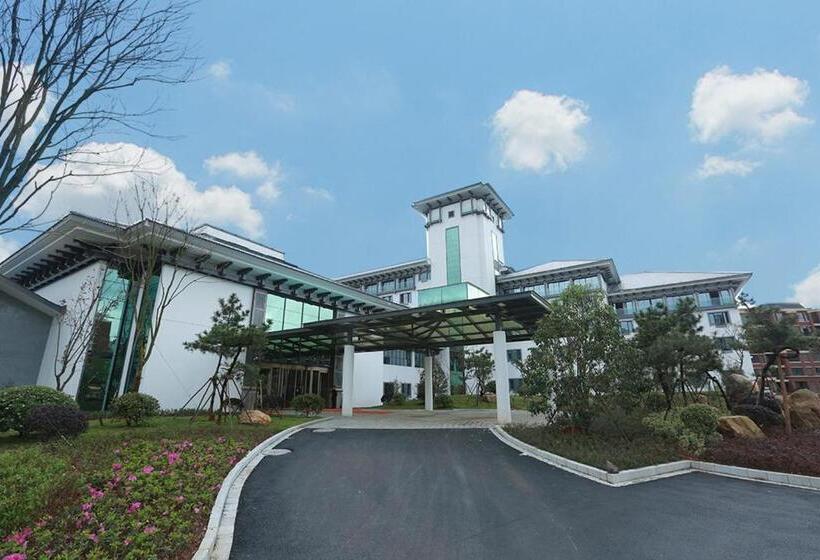 Superior room with lake view, Gloria Resorts Jingdezhen Xishan Lake