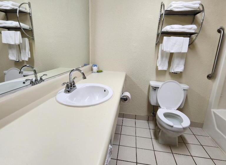 Номер Стандарт 2 Двуспальные Кровати, Katahdin Inn & Suites
