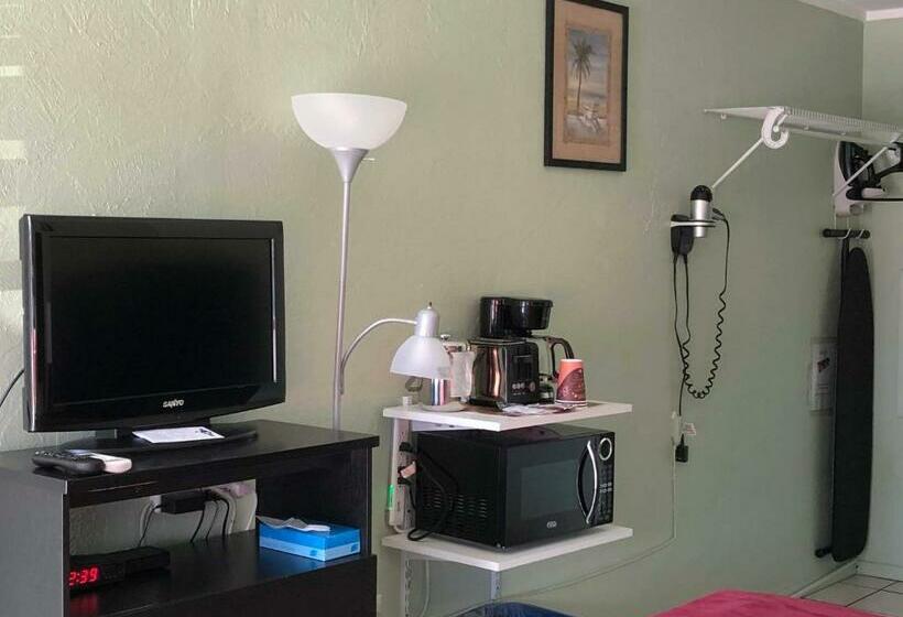 带2个双人床的标准工作室, Sunshine Inn & Suites Venice, Florida