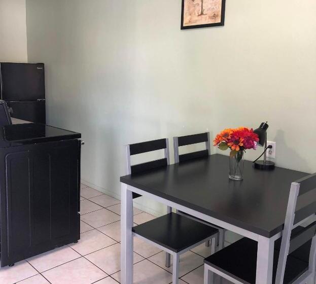 带双人大床的行政管理套房, Sunshine Inn & Suites Venice, Florida